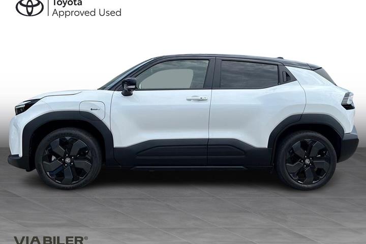 Hvid Toyota Urban Cruiser fra 2025
