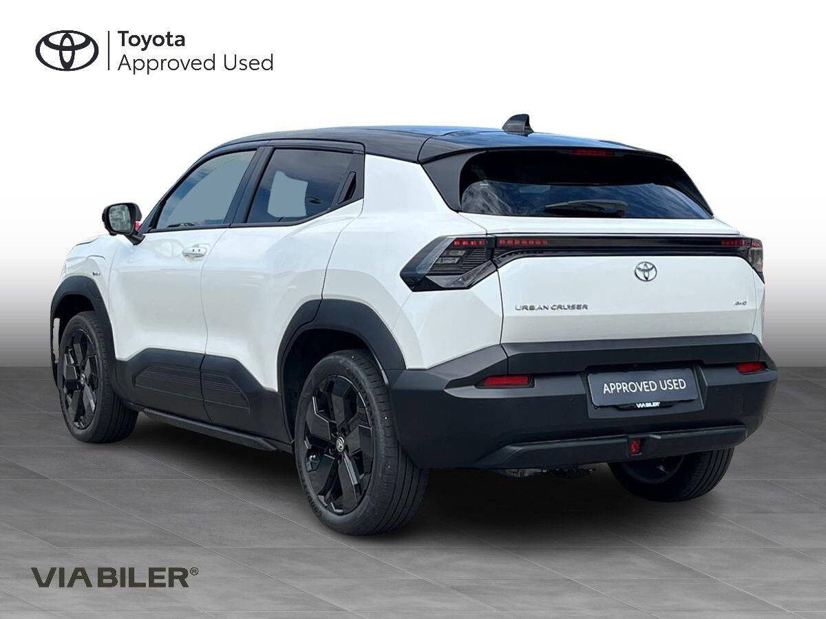 Hvid Toyota Urban Cruiser fra 2025