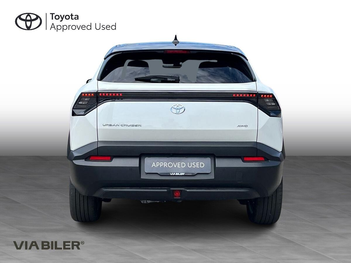 Hvid Toyota Urban Cruiser fra 2025