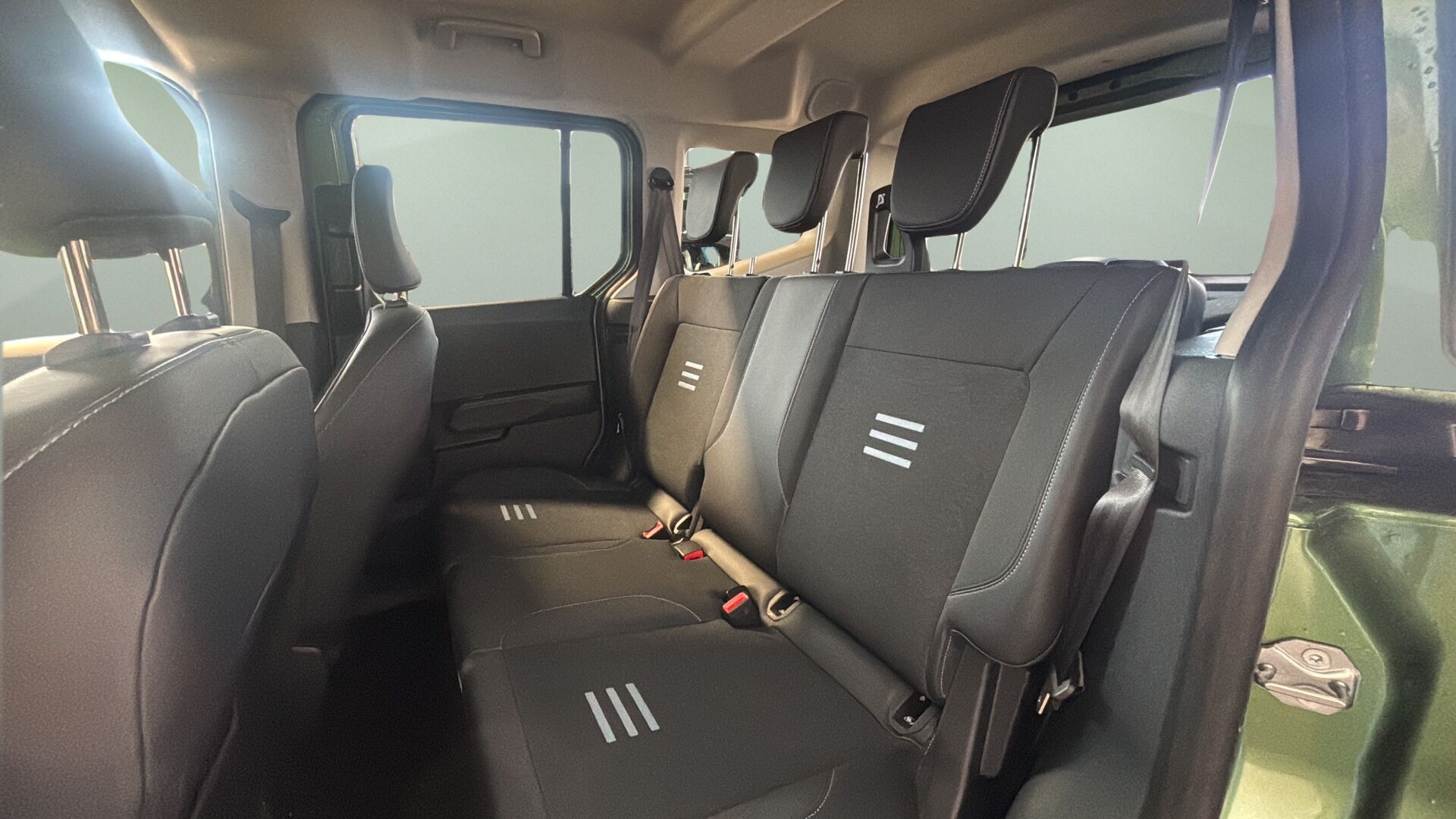 Grøn Ford E-Tourneo Courier fra 2025