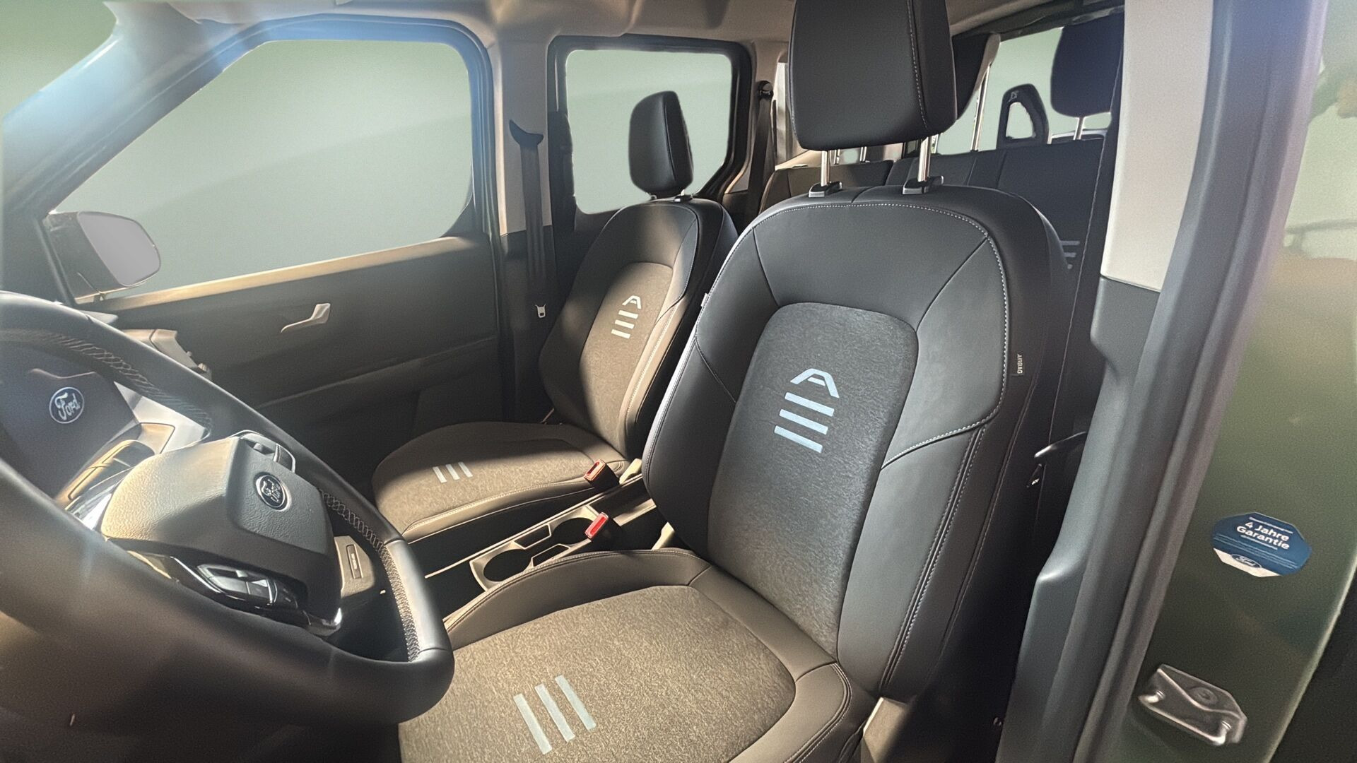 Grøn Ford E-Tourneo Courier fra 2025