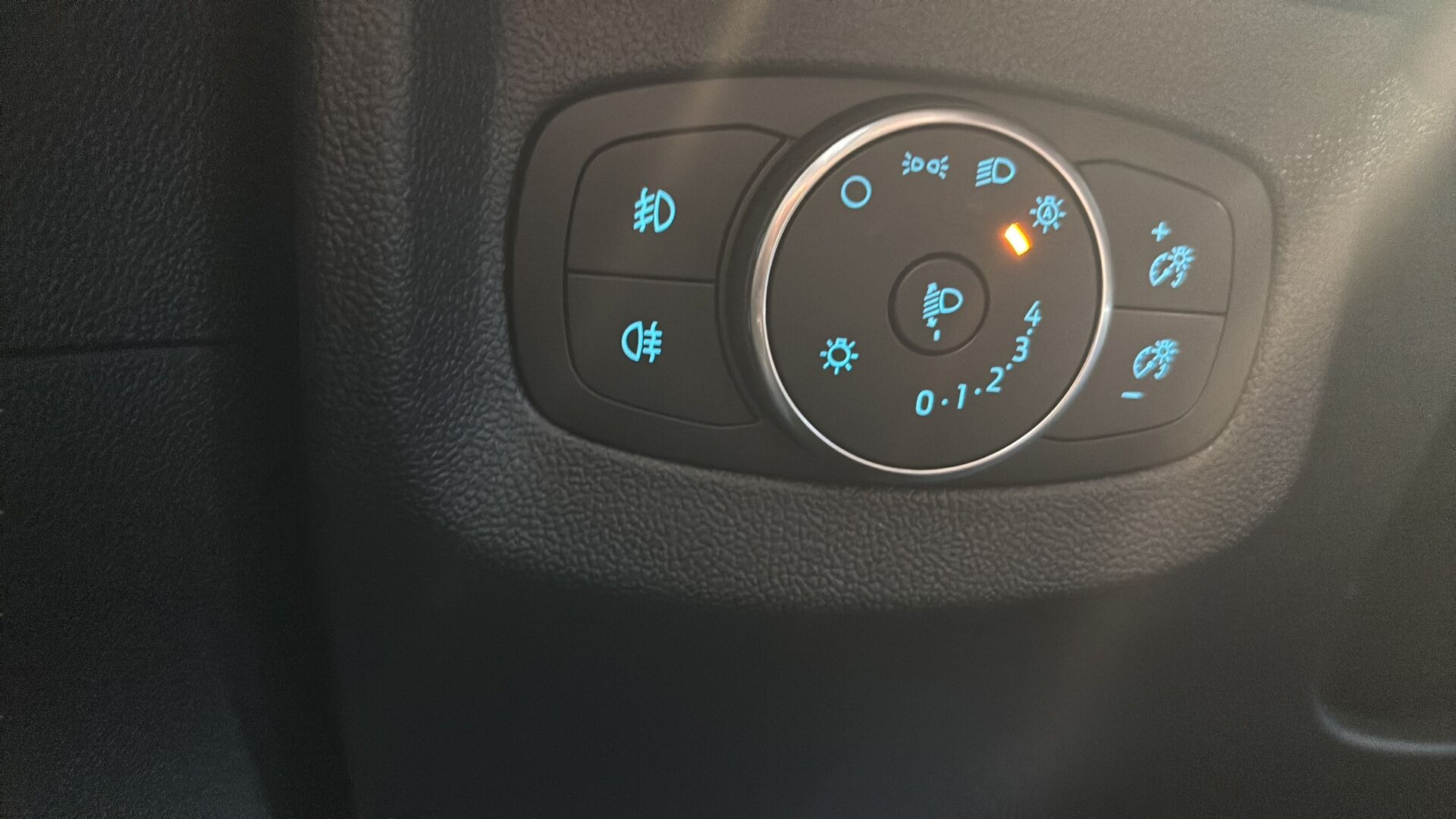 Grøn Ford E-Tourneo Courier fra 2025