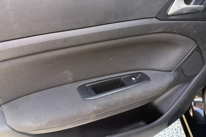 Sort Peugeot 308 fra 2019