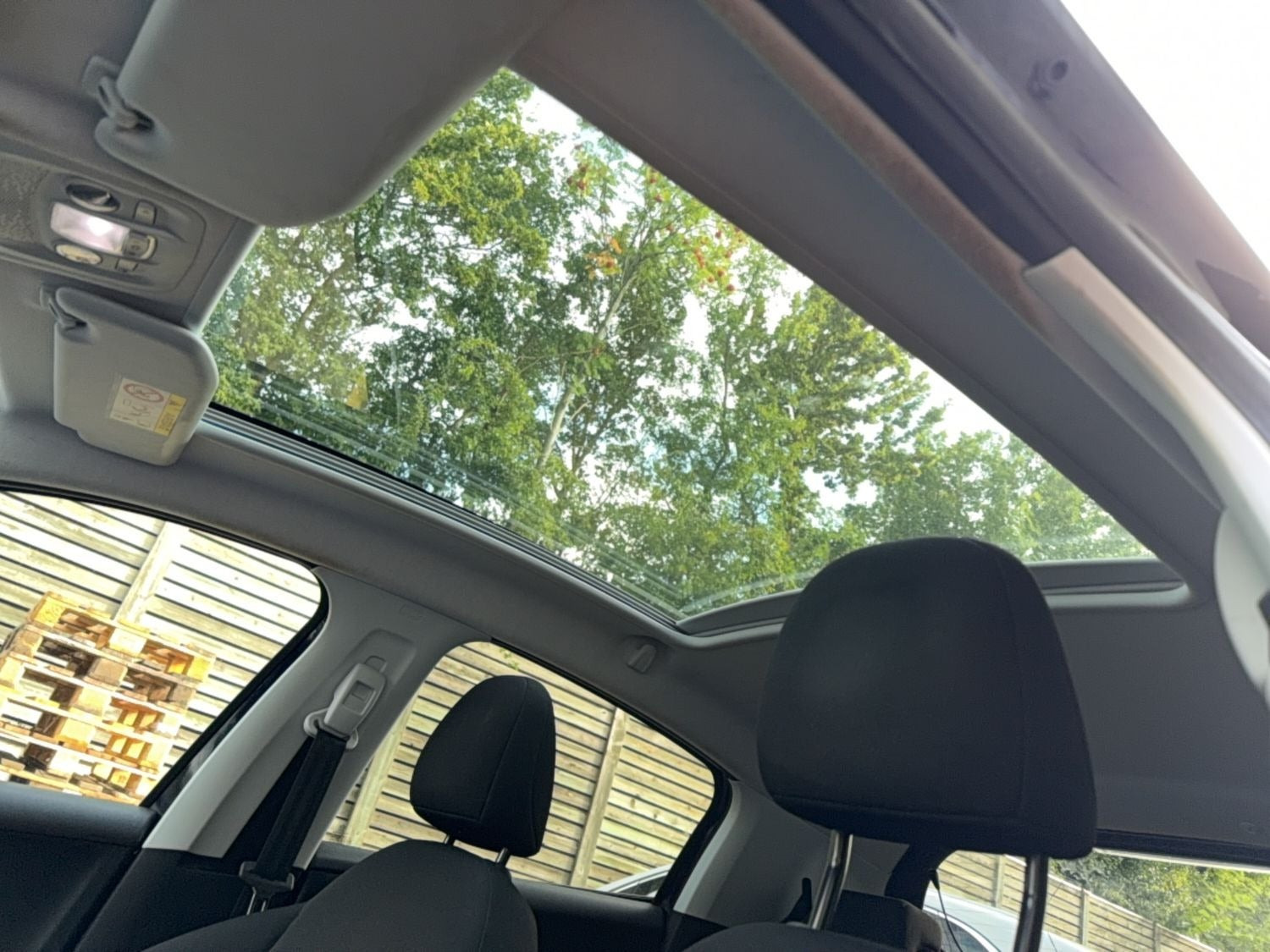 Sort Peugeot 208 fra 2016
