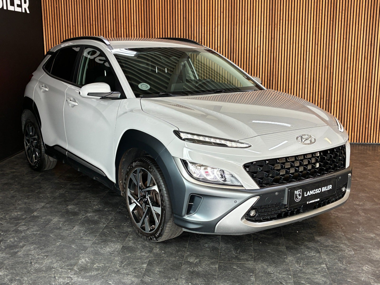 Grå Hyundai Kona fra 2022