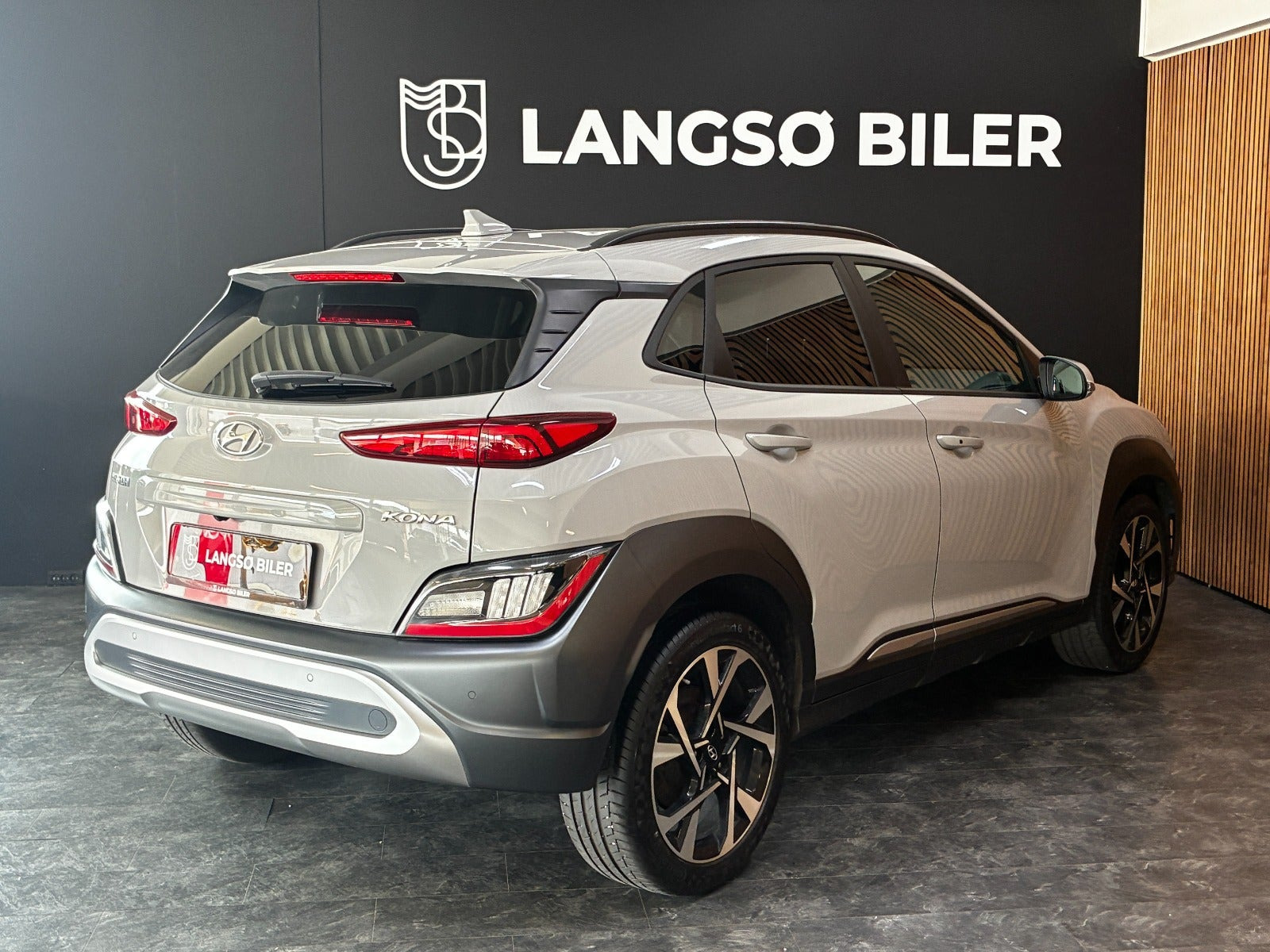Grå Hyundai Kona fra 2022
