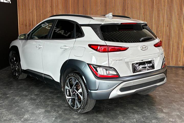 Grå Hyundai Kona fra 2022