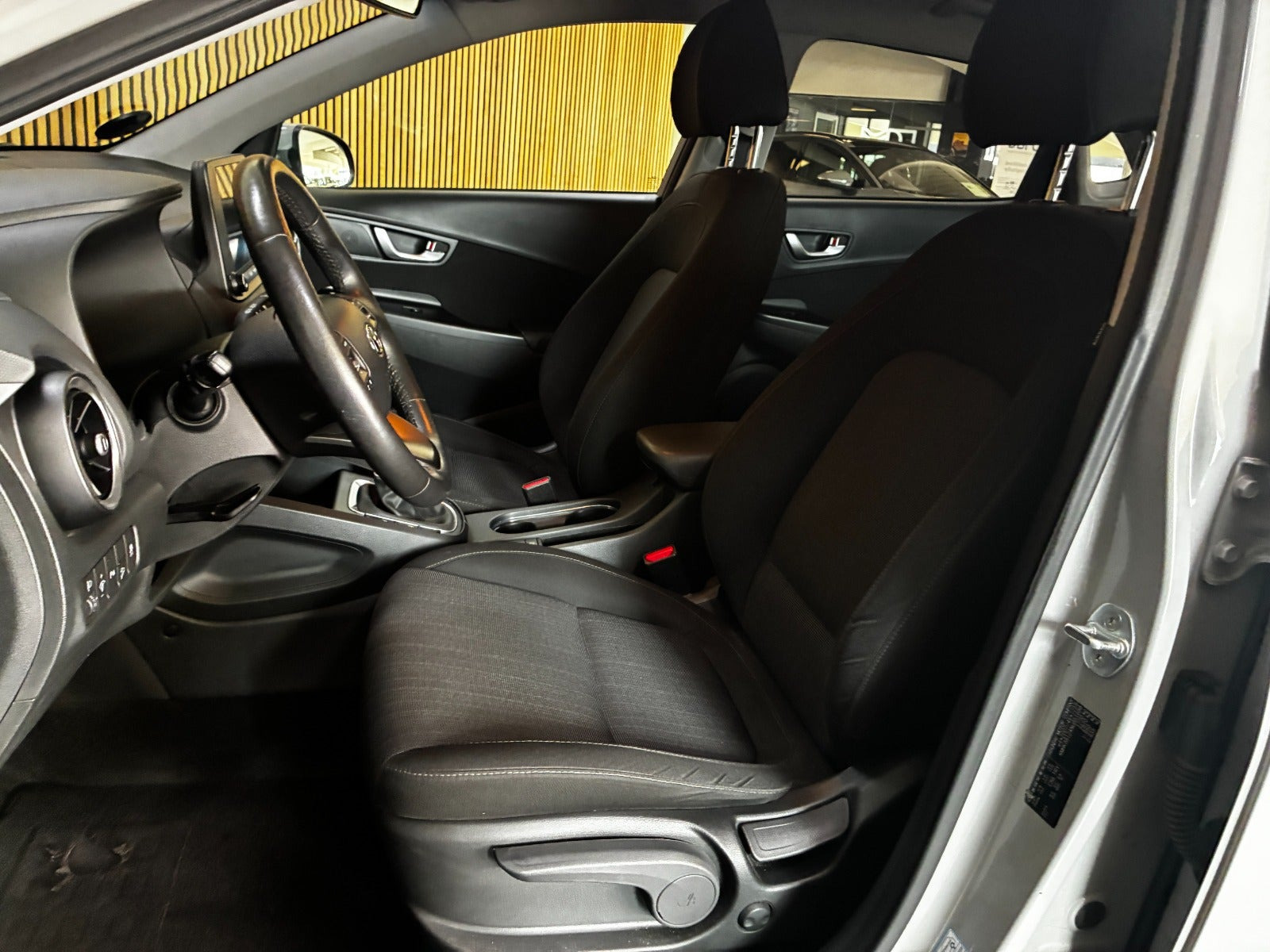 Grå Hyundai Kona fra 2022