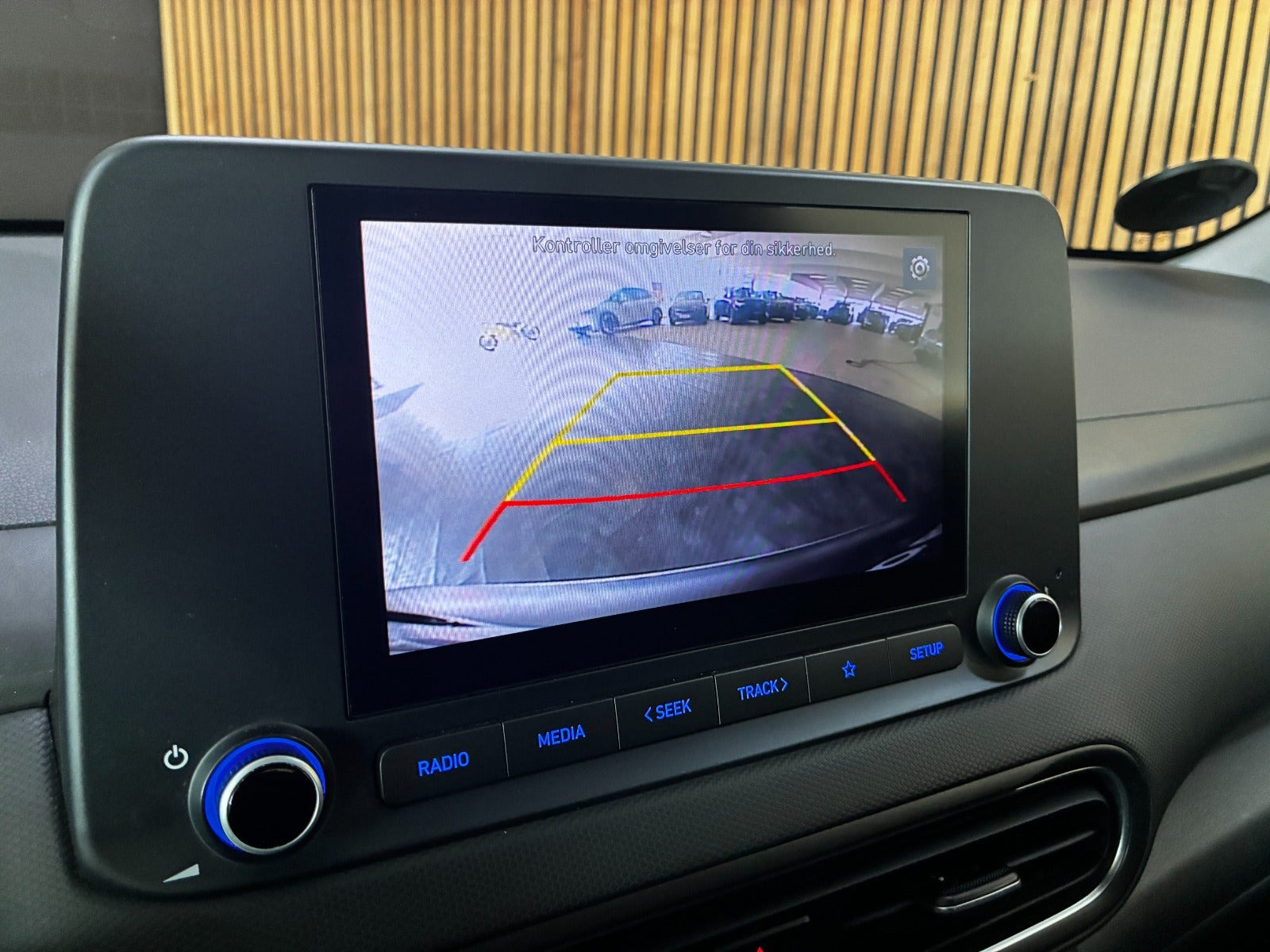 Grå Hyundai Kona fra 2022