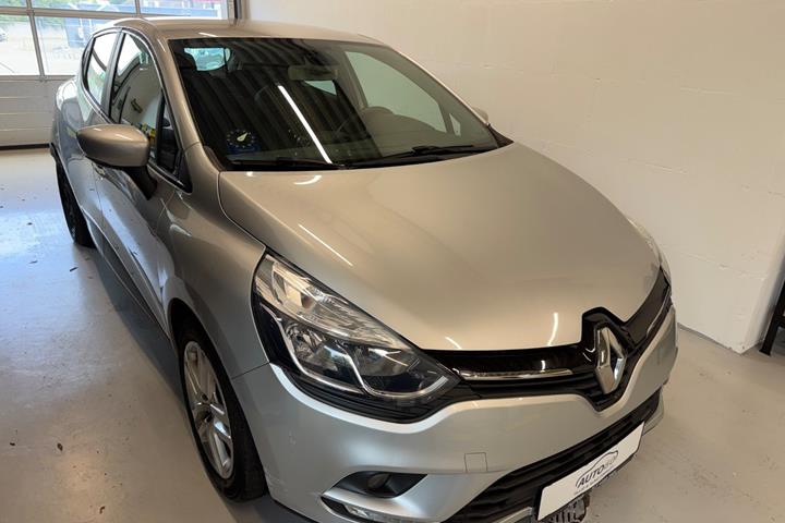 Sølv Renault Clio IV fra 2018