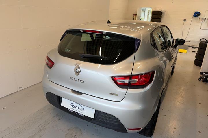 Sølv Renault Clio IV fra 2018