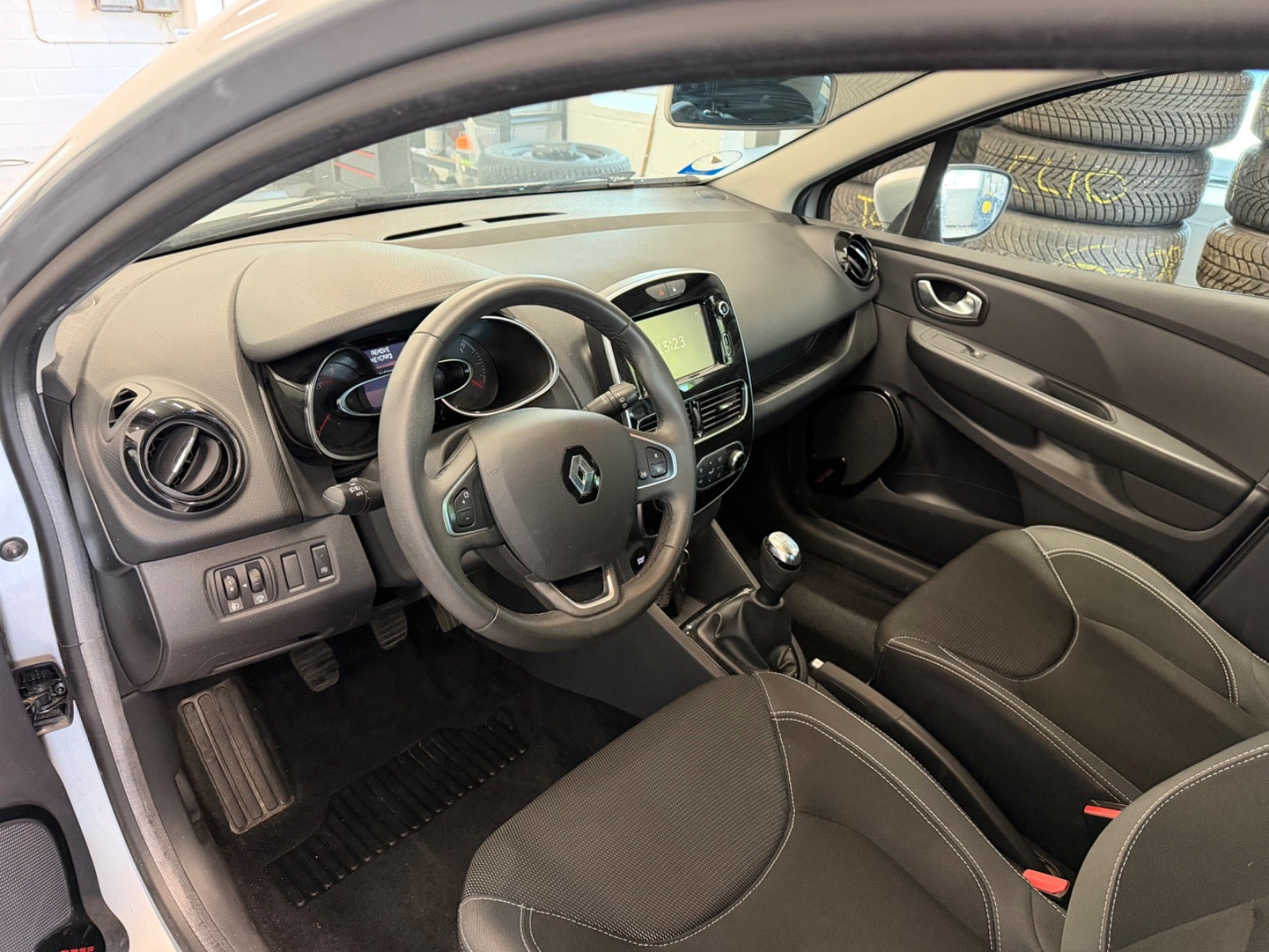 Sølv Renault Clio IV fra 2018