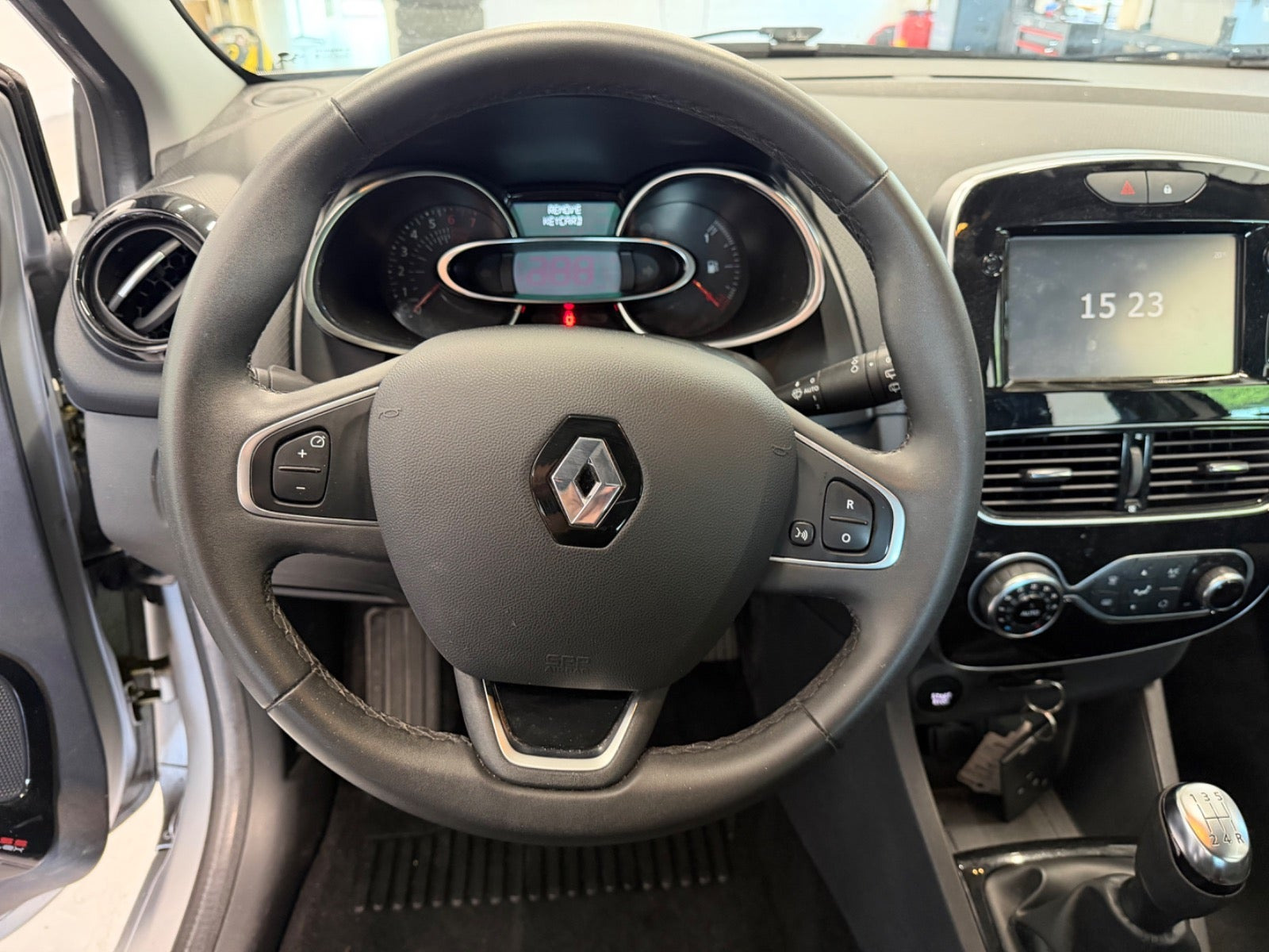 Sølv Renault Clio IV fra 2018