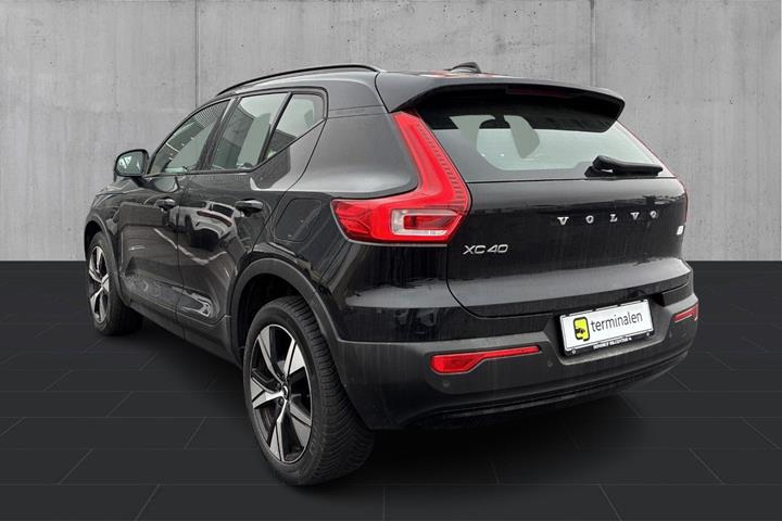Sort Volvo XC40 fra 2022
