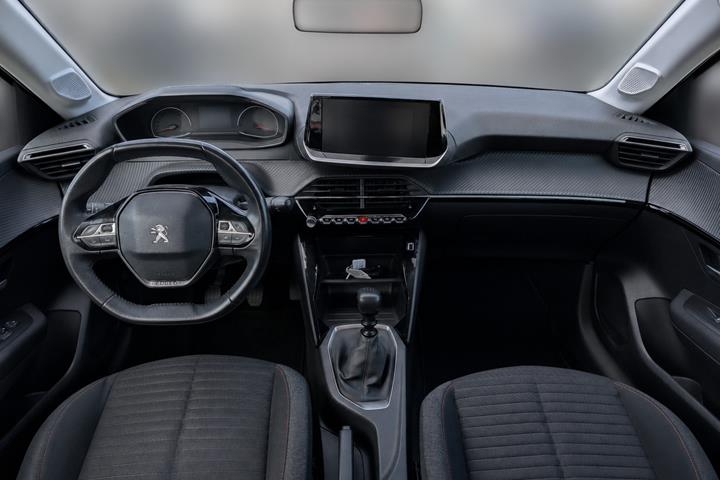 Rød Peugeot 208 fra 2020