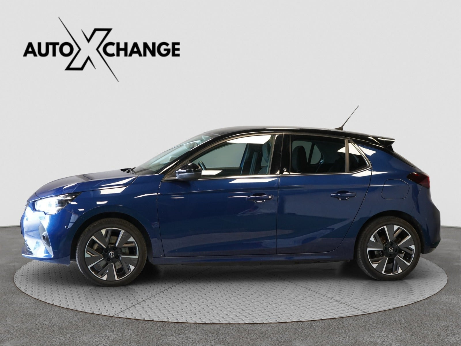 Blå Opel Corsa-e fra 2021