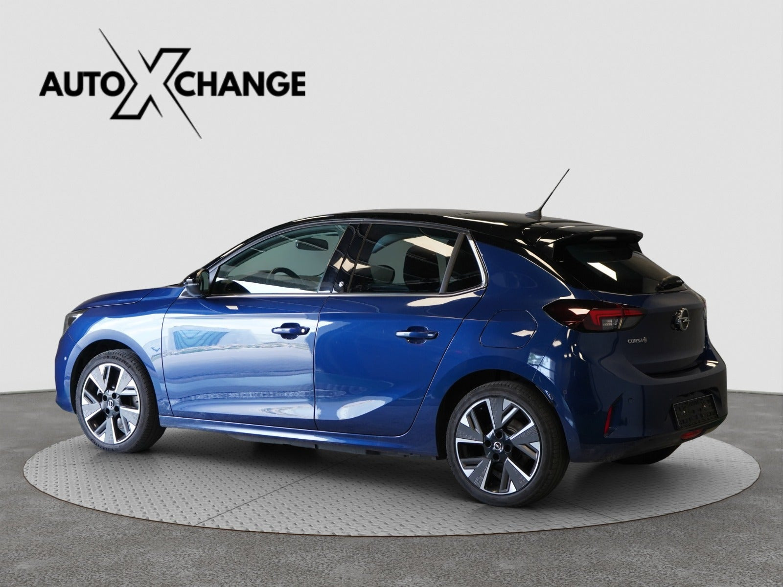 Blå Opel Corsa-e fra 2021