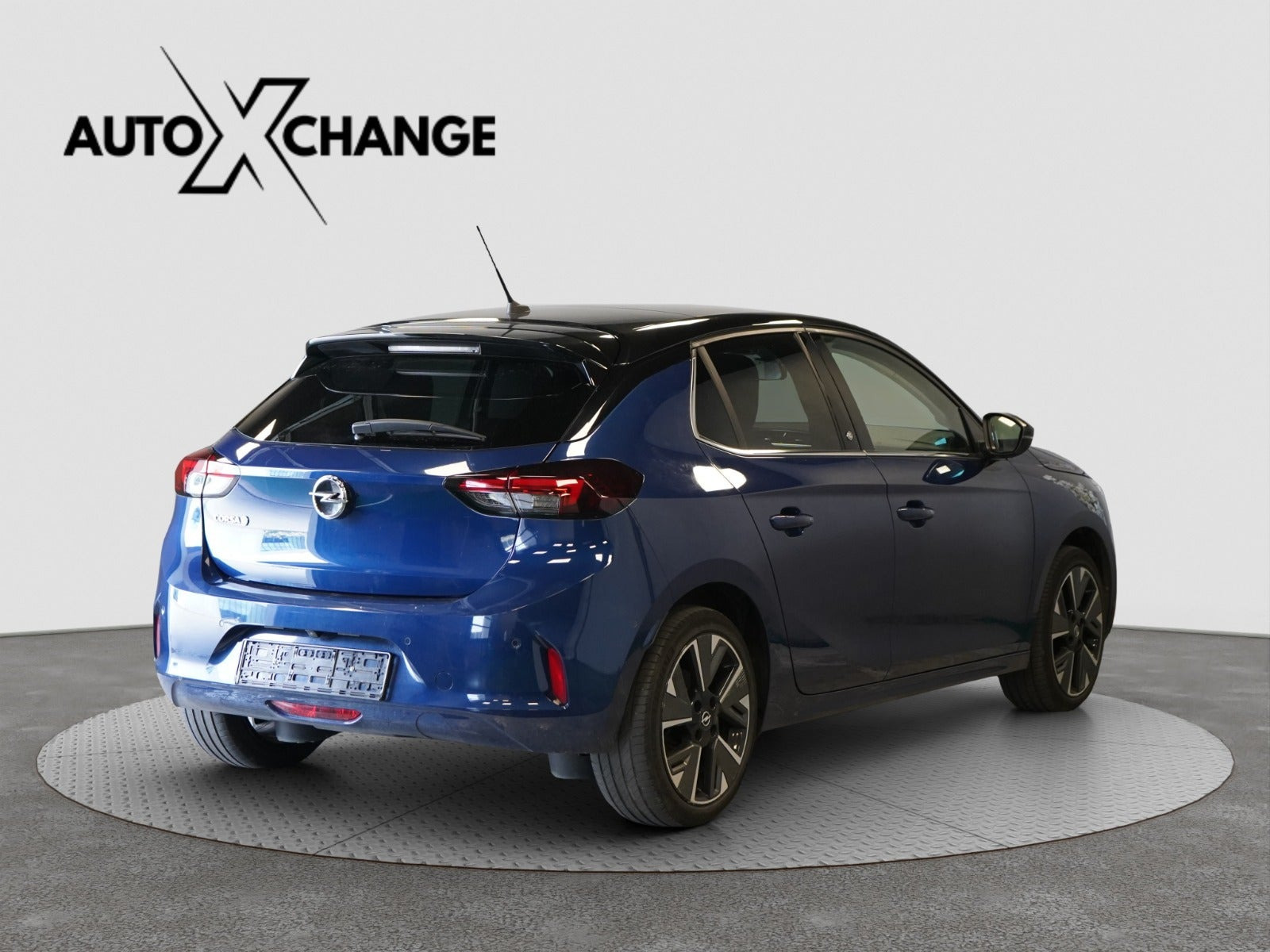 Blå Opel Corsa-e fra 2021