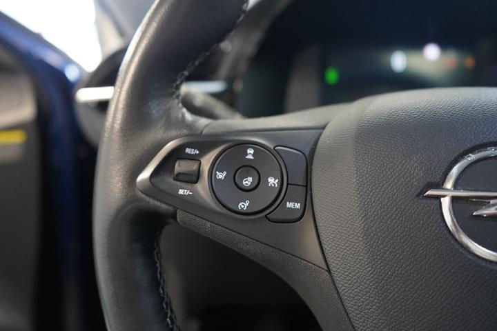 Blå Opel Corsa-e fra 2021