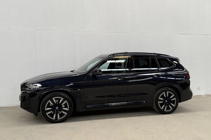 Sort BMW iX3 fra 2022