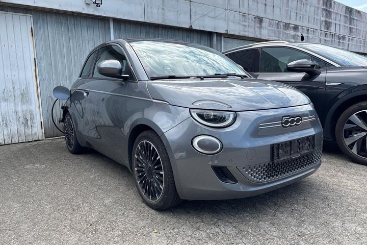 Grå Fiat 500e fra 2021