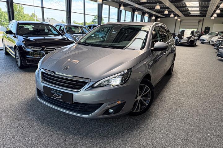 undefined Peugeot 308 fra 2015 set udefra