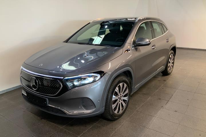 Grå Mercedes EQA250 fra 2022 set udefra