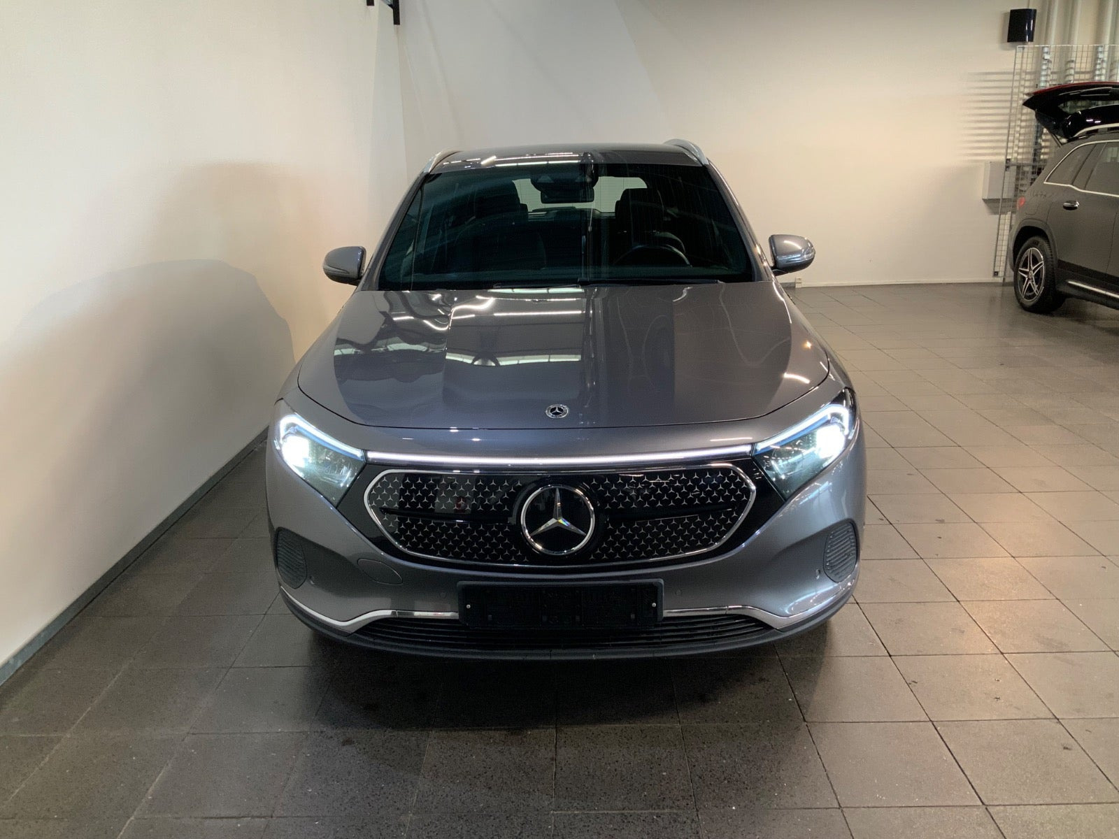 Grå Mercedes EQA250 fra 2022