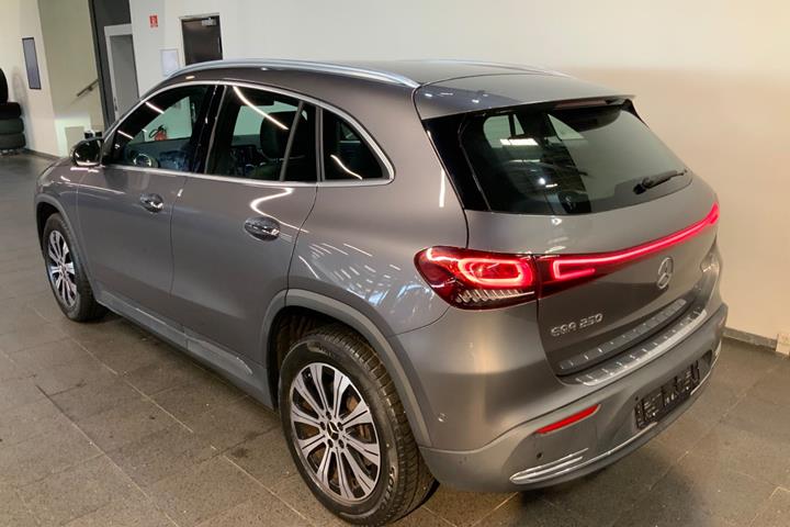 Grå Mercedes EQA250 fra 2022