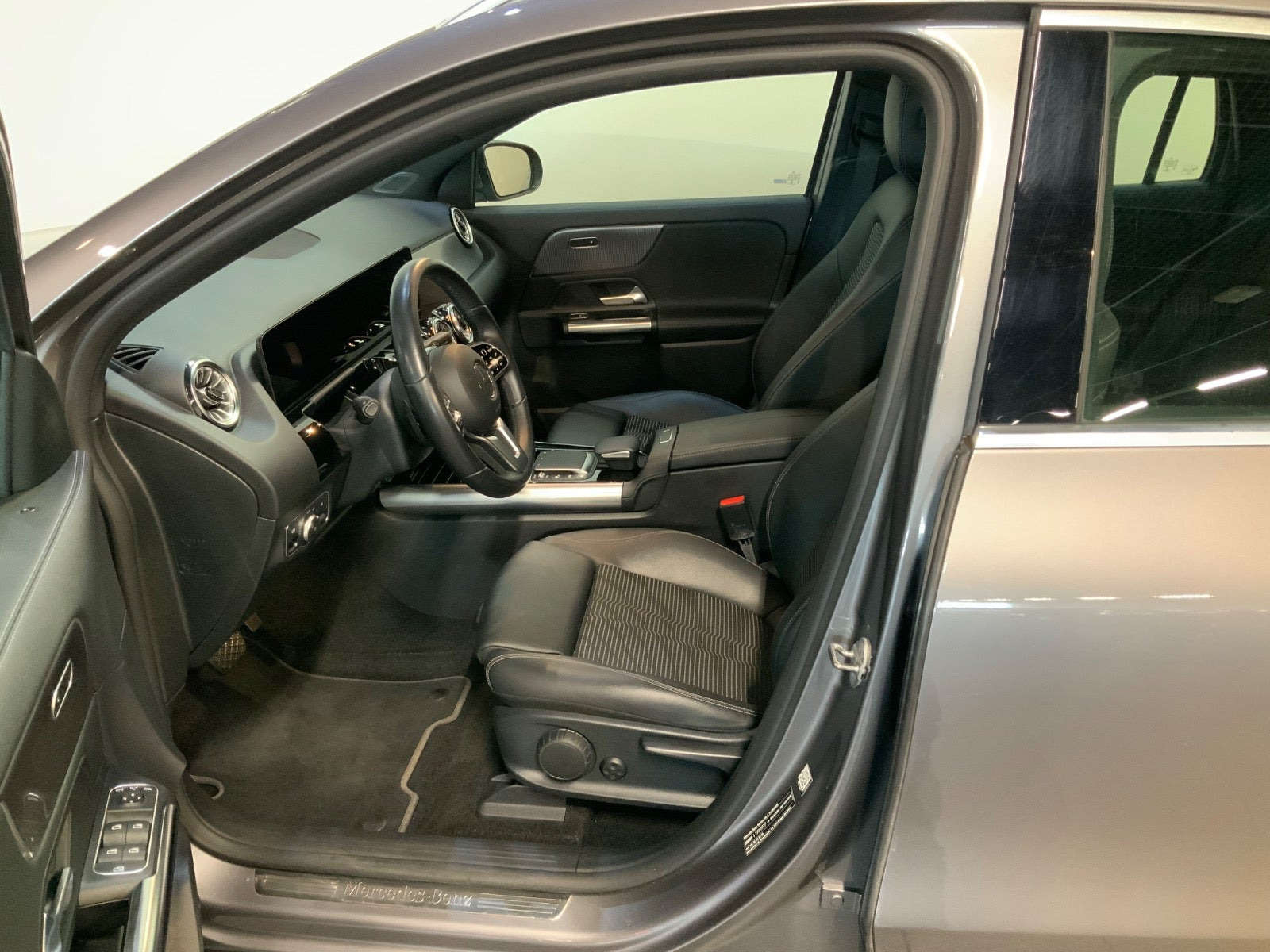 Grå Mercedes EQA250 fra 2022