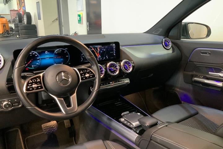 Grå Mercedes EQA250 fra 2022