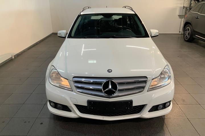 Hvid Mercedes C220 fra 2012