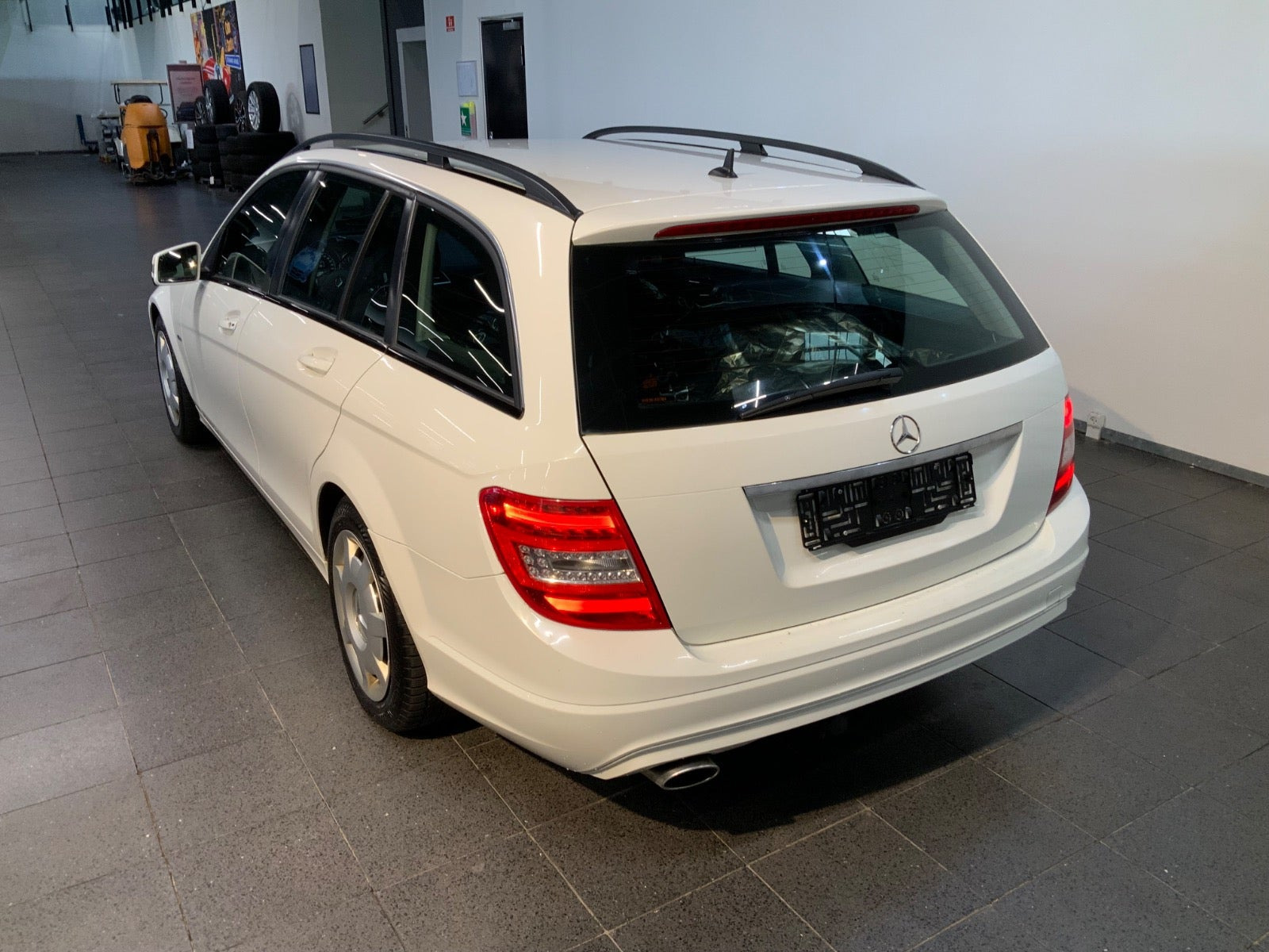 Hvid Mercedes C220 fra 2012