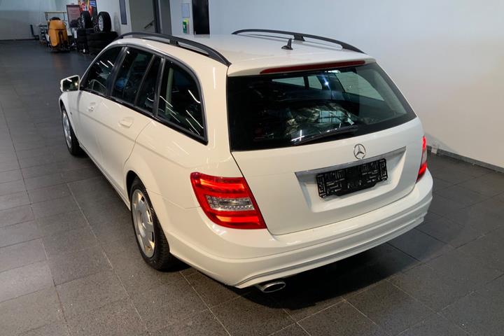 Hvid Mercedes C220 fra 2012