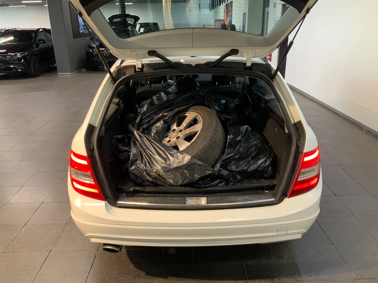 Hvid Mercedes C220 fra 2012