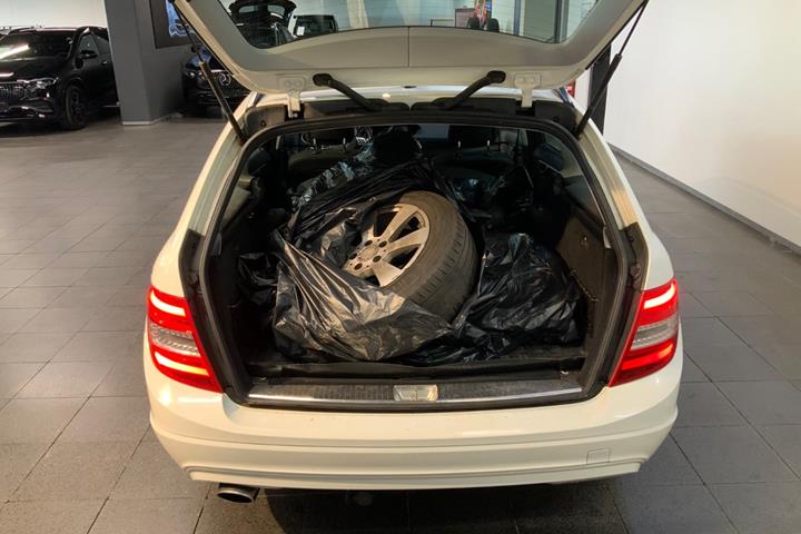 Hvid Mercedes C220 fra 2012