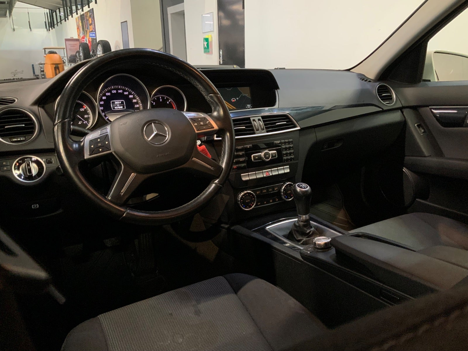 Hvid Mercedes C220 fra 2012