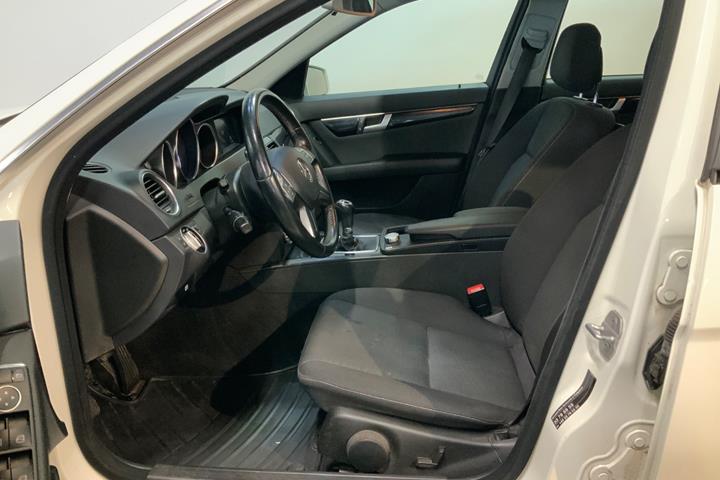 Hvid Mercedes C220 fra 2012