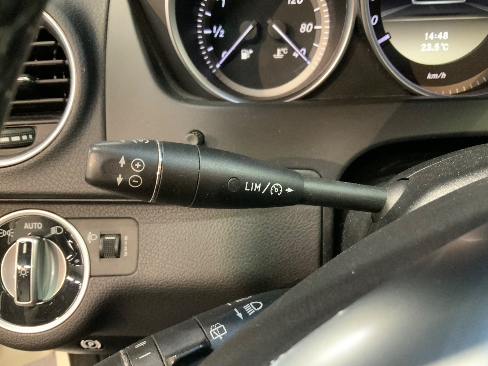 Hvid Mercedes C220 fra 2012