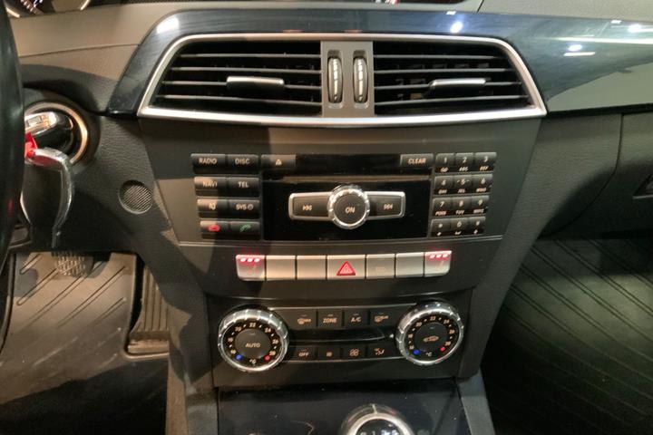 Hvid Mercedes C220 fra 2012