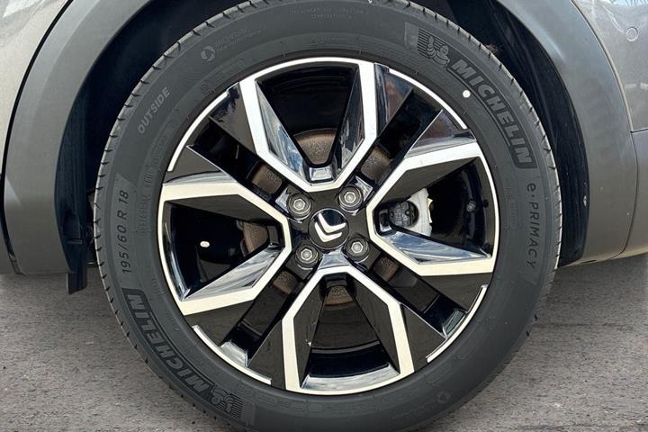 Grå Citroën ë-C4 fra 2023