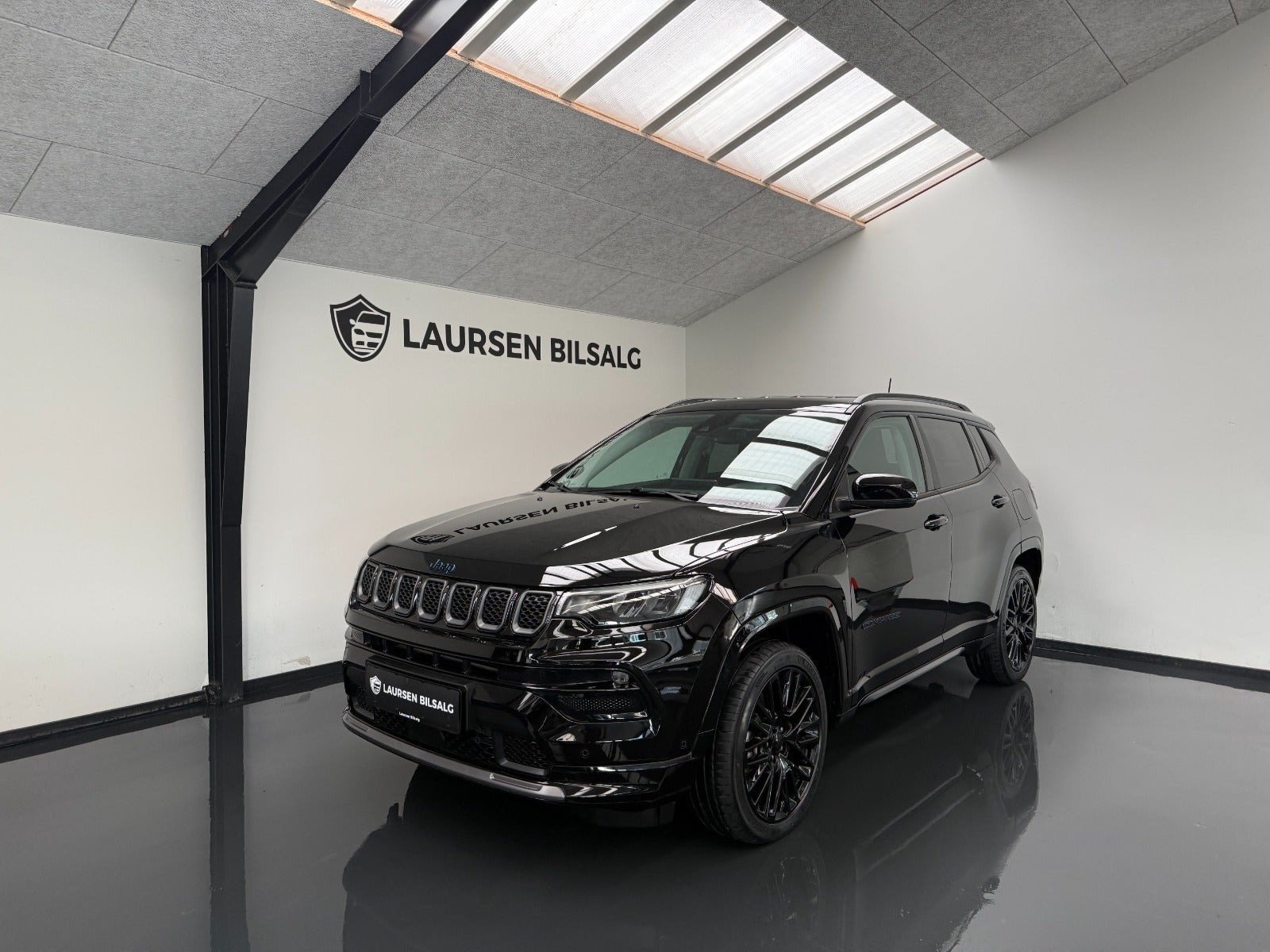 Sort Jeep Compass fra 2023