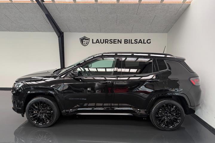 Sort Jeep Compass fra 2023
