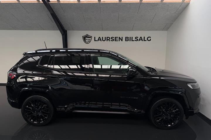 Sort Jeep Compass fra 2023