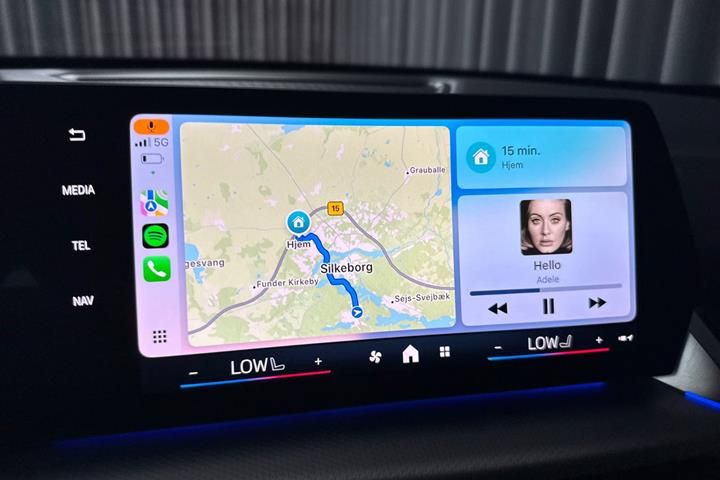 Grå BMW iX1 fra 2025