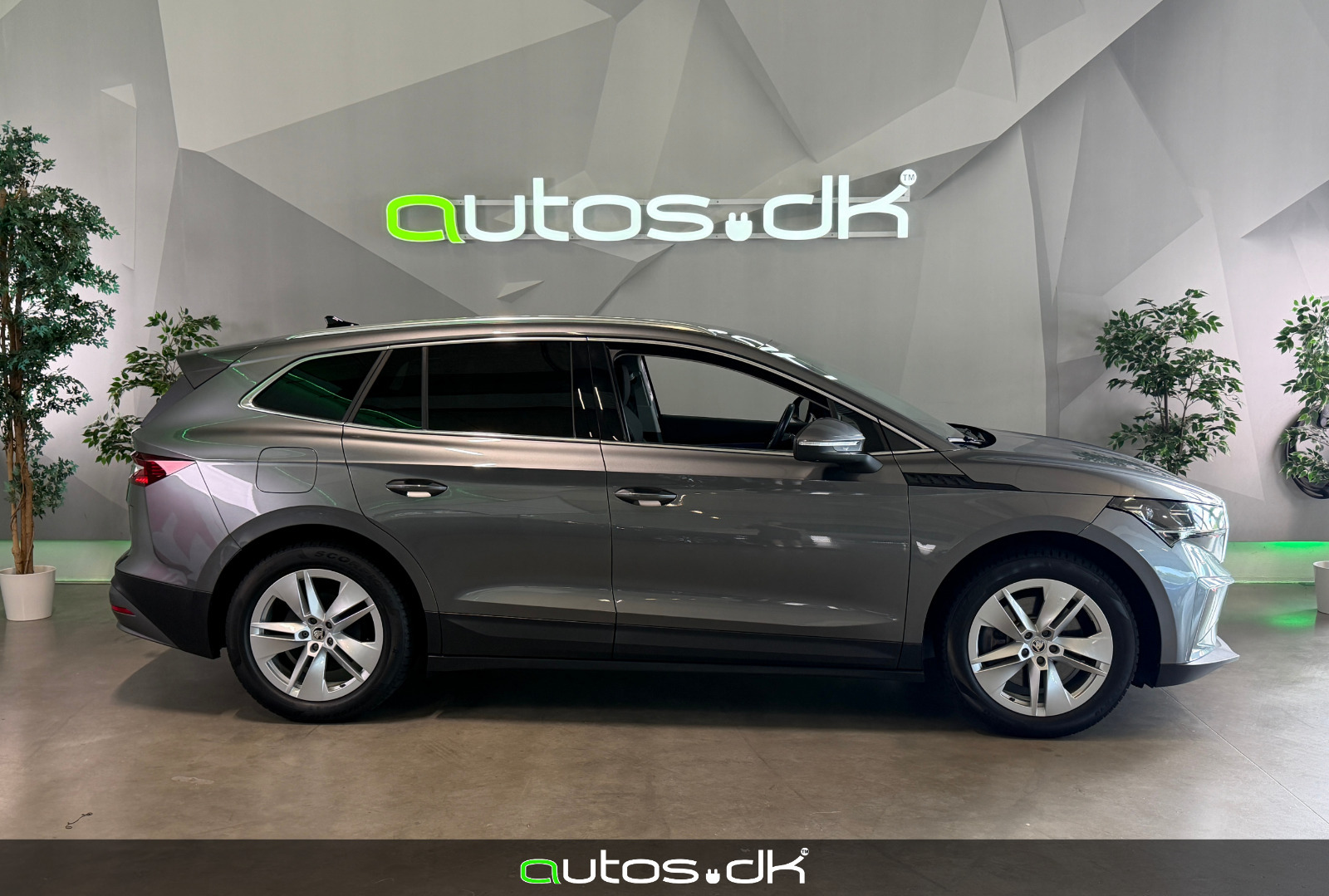 Grå Skoda Enyaq fra 2023