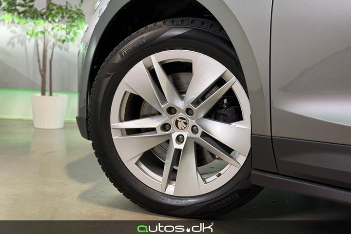 Grå Skoda Enyaq fra 2023