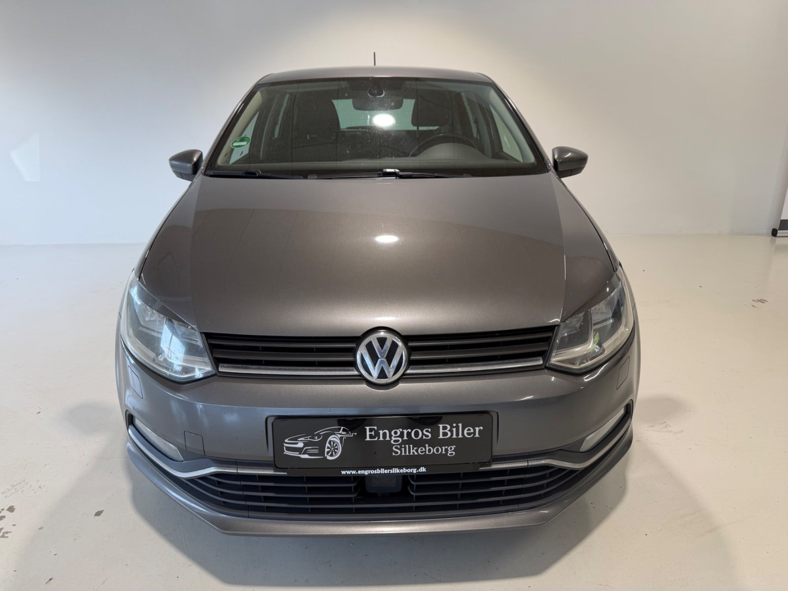 Grå VW Polo fra 2015