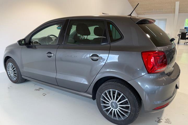 Grå VW Polo fra 2015