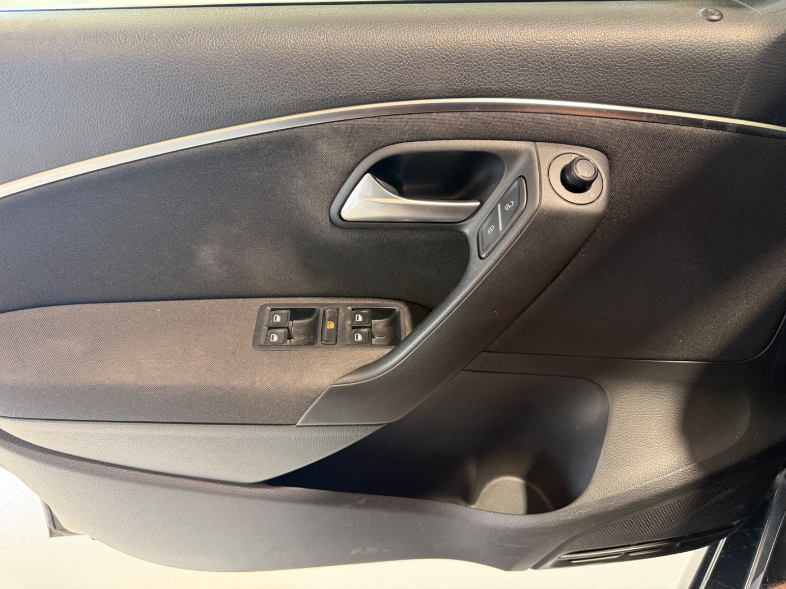 Grå VW Polo fra 2015